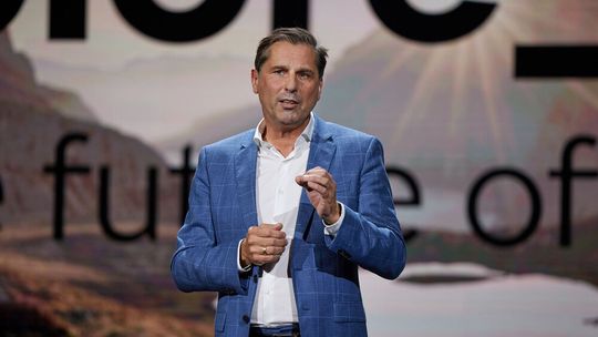 Klaus Zellmer hatte als Skoda-Vorstandchef ein schwieriges erstes Jahr. Doch die Zukunft sieht er für die Marke positiv.(Bild:  IvoHercik.com)