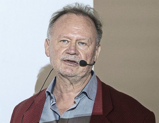 Prof. Dr.-Ing. Manfred Bartel: „Ich suche nach Fachleuten aus den Bereichen Autismus und Leiterplatte, die mich und die ‚AULECC Autismus Leiterplatten Consultance & Coaching gGmbH‘ mit Rat und Tat unterstützen möchten.“(Bild:  J. Untch / VCG)