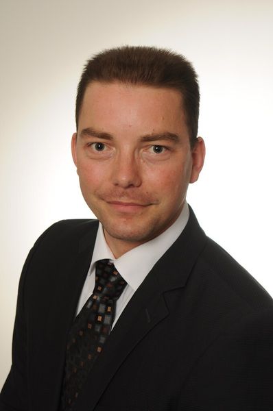 ... präsentiert gemeinsam mit seinem Co-Referenten Dr. Ronny Grunnert ... (Bild: Fraunhofer IWU)