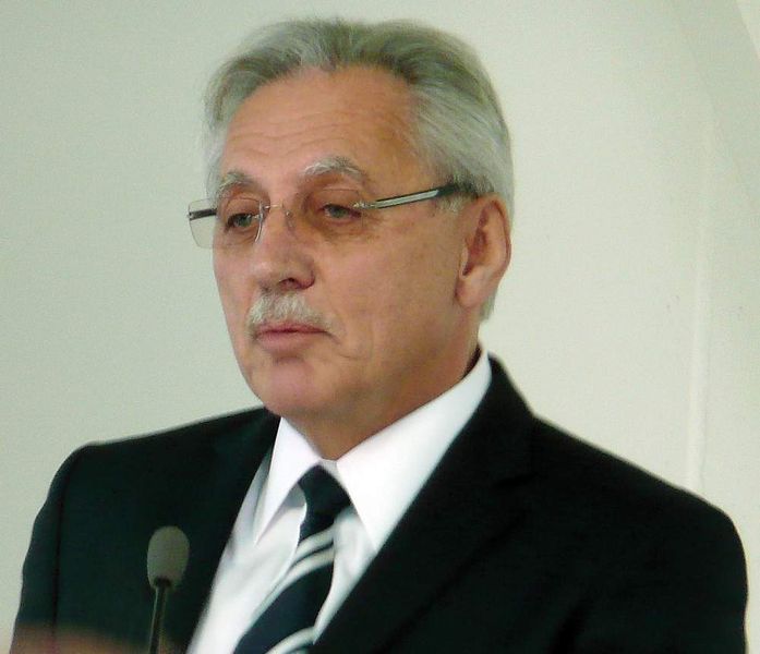 Wolfgang Weil, geschäftsführender Gesellschafter der Weil Engineering GmbH: „Wir haben jetzt eine völlig neue, ja fast revolutionäre, Fertigungsmethode für die Herstellung Druckbehältern entwickelt. Darin sind auch die bereits bewährten Weil-Fertigungsbausteine, wie beispielsweise die Mantelfertigung, integriert.“ Bilder: Kuhn (Archiv: Vogel Business Media)