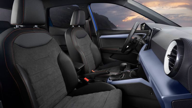 Der Innenraum des Seat Aronas bietet bequeme Sitze und ein kühnes Design.  (Bild:  Auto-Medienportal.Net)