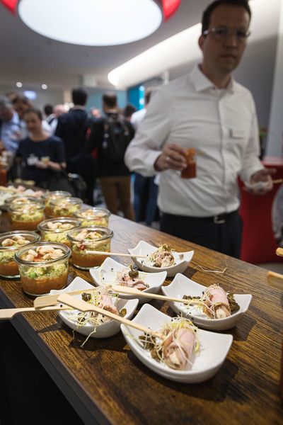 Anwenderkongress Steckverbinder 2023: Tag 1 mit Basisseminaren, Podiumsdiskussion und Posterslam. (Bild: Stefan Bausewein)