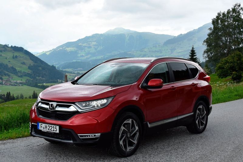 Mit stufenloser Automatik gibt es den CR-V nur mit Allrad, der Sechsgang-Schalter ist auch mit Frontantrieb erhältlich. (Simon / »kfz-betrieb«)