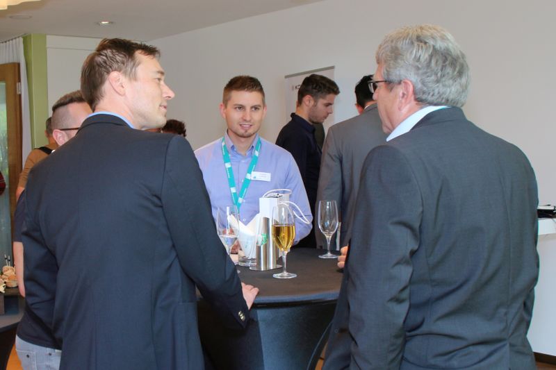 Patrick Adams (Hapimag AG), Dominik Schlosser und Dieter Neumann (beide C4B) in Zürich (Bild: C4B)