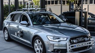 Die beiden Versuchsfahrzeuge für das automatisierte Fahren sollen Sensoren testen und eine virtuelle Umgebung möglich machen. (Foto: BFFT)