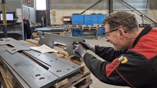 Blechteile mit hoher Komplexität, wechselnden Querschnitten und hoher Zugfestigkeit können jetzt präzise gerichtet werden. (Bild: Dulasta)