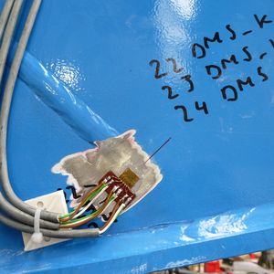 Dehnungsmessstreifen an hochbelasteten Stellen des Greifers.