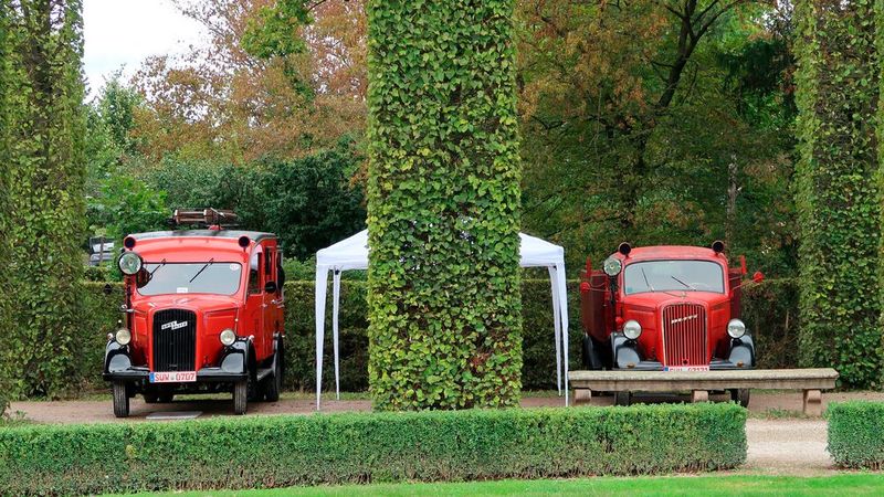 Selbst Nutzfahrzeuge sind bei der Classic-Gala Schwetzingen immer wieder vertreten. Diesmal unter anderem zwei Feuerwehren auf Basis des Opel Blitz … (Bild: Peter Diehl)
