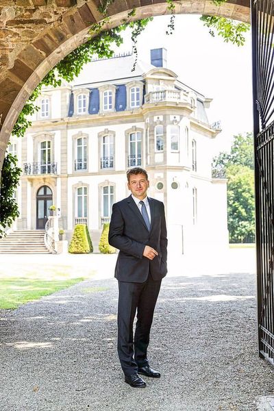 Rico Kreyenberg ist neuer Finanzchef bei Bugatti. Er wird künftig die Bereiche Finanz und IT leiten, dabei direkt an den Bugatti-Präsidenten Stephan Winkelmann berichten. Der Wirtschafts- und Maschinenbauingenieur hat in den vergangenen 20 Jahren verschiedene Positionen im Volkswagen-Konzern bekleidet. Die letzten vier Jahre war er bereits für das Controlling bei Bugatti verantwortlich. (Bugatti)