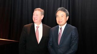 Standen Rede und Antwort auf der DMG-Fachpressekonferenz: v.l. Dr. Rüdiger Kapitza, CEO DMG Mori Aktiengesellschaft und Dr. INg. Masahiko Mori, CEO DMG Mori Company Limited. (Bild: Sonnenberg)