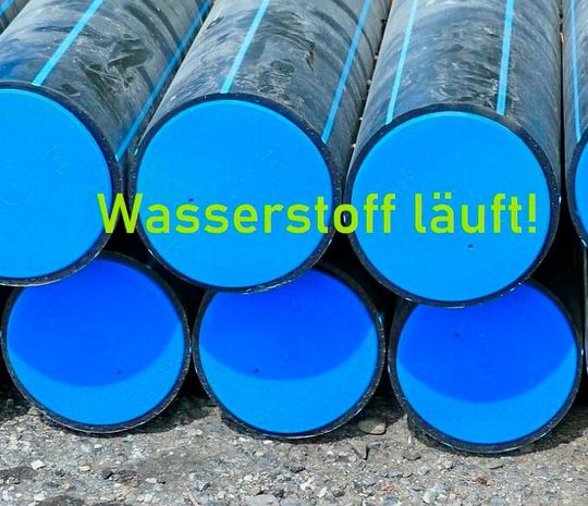 Bei der Energiewende spielt auch der Wasserstoff eine große Rolle. Noch fehlt es aber an einem ausreichenden Versorgungsnetz. Experten planen aber bereits, wie das zustande kommen soll. Insgesamt gehe es um rund 11.000 Kilometer Leitungen, wie dpa gestern erfahren hat.(Bild:  D. Zappstock)
