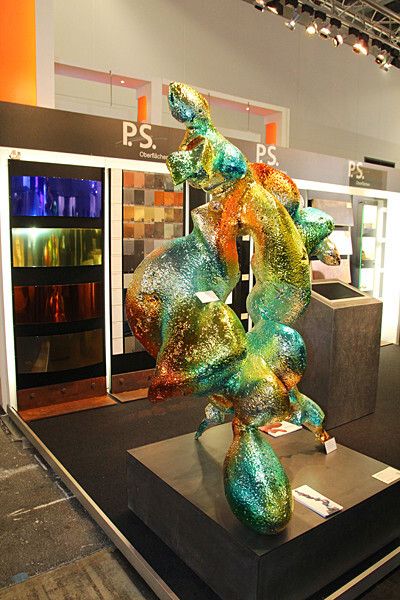 Künstlerisch umgesetzte Demonstration, wie sich mit den Produkten von P.S. Oberflächen, die eigenen Ideen auch äußerlich den Wünschen anpassen lassen. (Bild: Sonnenberg)