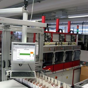Der WIN slave in den Signalsäulen meldet die Zustände der Anlage drahtlos an den PC – hier ein Beispiel aus einer automatisierten Verpackungsanlage.