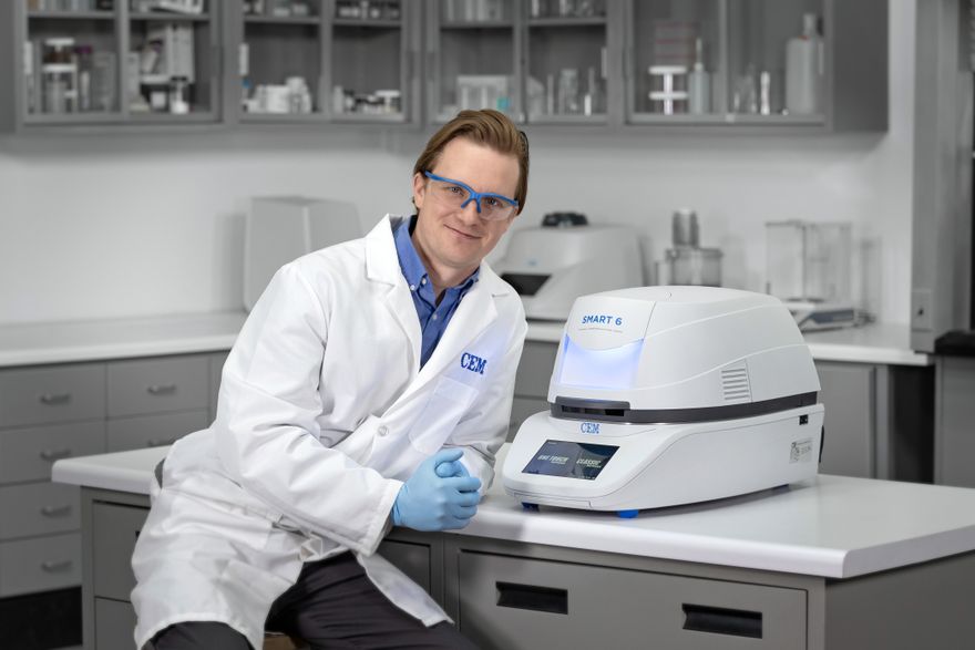 Ian O with S6.jpg (CEM GmbH)