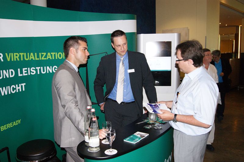 Das Team von Kaspersky diskutiert mit einem interessierten Teilnehmer. (Archiv: Vogel Business Media)