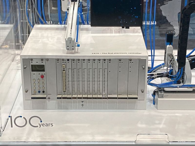 Festos erster Controller von 1979. (Bild: Stefanie Michel)