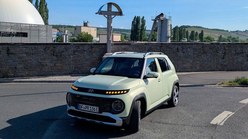 Die typischen Pixel-Elemente des aktuellen Hyundai-Designs finden sich auch beim Inster wieder. (Bild: Rosenow – VCG)