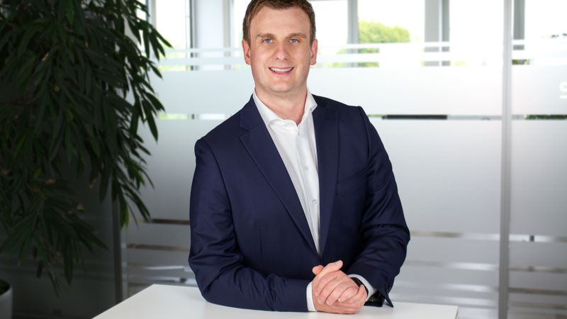 „Die Übernahme ist ein wichtiger Schritt für den weiteren Ausbau unserer Marktposition im Bereich Additive Manufacturing. Mit den hinzugewonnenen Kundenbeziehungen, der installierten Systembasis und der ausgewiesenen Anwendungs- und Servicekompetenz erweitern wir unsere Leistungsfähigkeit erneut“, sagt Patrick Schnizler, Geschäftsführer Bechtle Additive Manufacturing Deutschland.(Bild:  Bechtle Gruppe)