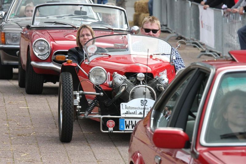 Eine Ausgabe später, im Jahr 2010, veranstaltet die Automechanika ihre erste Oldtimer-Sternfahrt. (Messe Frankfurt)
