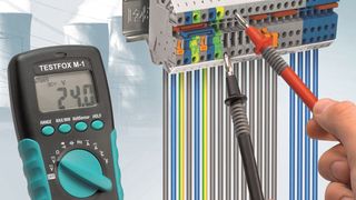 Digital-Multimeter für Gleich- und Wechselspannung: Mit dem Testfox M-1 geht der Anwender auf Nummer sicher. (Phoenix Contact)