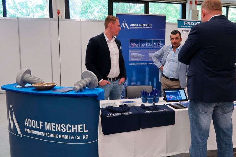 Adolf Menschel stellte seine Schrauben mit integrierter Sicherung ME-Ripp und ME-Zahn vor... (Bild: D.Quitter - VCG)