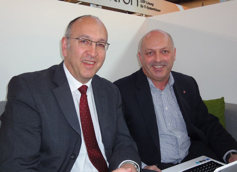 Erwin Gossner (IT-BUSINESS, l.) und Heinz-Dieter Speidel (LG)				 (IT-BUSINESS)