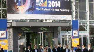 Ein rundweg positives Urteil über die am 22. März zu Ende gegangene Grindtec 2014 verbindet die Mehrzahl der Aussteller (insgesamt 520 – das waren 70 mehr als 2012): 75 % bewerteten die Ergebnisse ihrer Beteiligung als gut oder sehr gut. Davon sind knapp 60 % überzeugt, dass die dort geknüpften Kontakte zu handfesten Aufträgen führen werden.Und frei nach einem alten Fußballer-Zitat: nach der Grintec, ist vor der Grindtec: Die nächste Schleiftechnikmesse ist schon durchgeplant und wird vom 16. bis 19. März 2016 ihre Tore wieder in Augsburg öffnen... (Bild: Königsreuther)