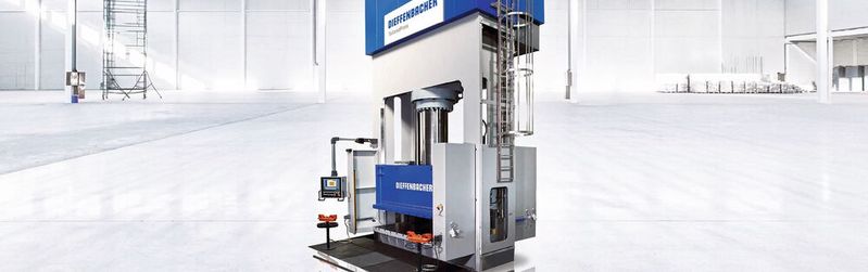 Die Tailored Press von Dieffenbacher mit drehzahlvariablem Pumpenantrieb.(Bild:  Dieffenbacher)