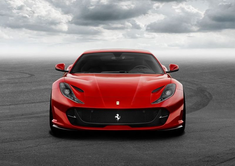 Die Front wurde aerodynamisch im Vergleich zum F12 deutlich verbessert. (Ferrari)
