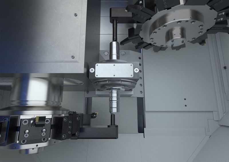 Bei OP 50 erfolgt das Innendrehen der Rotorwellen auf einer Emag-VTC 200 mit Mittenantrieb. (Emag)