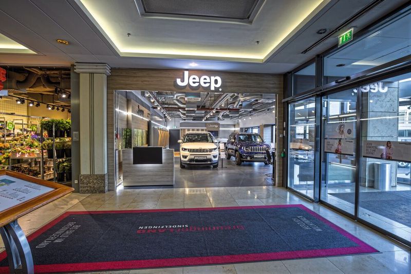So präsentiert sich das neue Fahrzeugangebot im Inneren der Mall. (FCA)