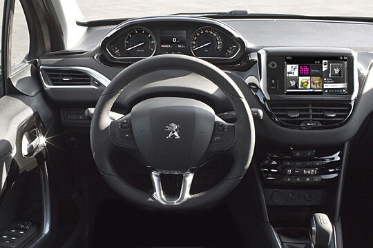 Peugeot hat das Kombiinstrument höher gesetzt. Dadurch soll der Fahrer die Informationen im Sichtfeld behalten und den Blick nur minimal von der Straße abwenden. Ziel ist mehr Komfort und Sicherheit.  (Archiv: Vogel Business Media)