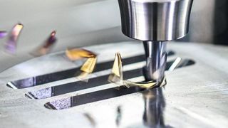 Bild 1: Die Zerspanung bei hohen Drehzahlen stellt hohe Herausforderungen an das dynamische Wuchten am HSK. (Mapal)