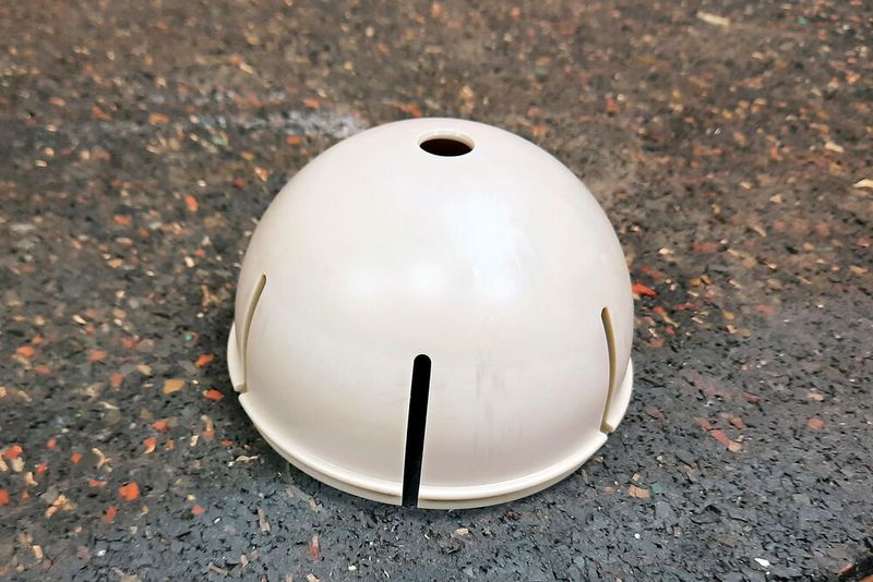 Der Verschleißeinsatz aus iglidur Hochleistungskunststoff. (Bild: ROCKINGER Agriculture GmbH)