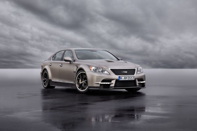 Auf der Essen Motor Show (1. bis 9.12.2012) feiert der Lexus TMG Sports 650 die Weltpremiere. Das Fahrzeug basiert auf dem LS 460 und ist mit einem 478 kW/650 PS starken V8-Motor samt Bi-Turboaufladung ausgerüstet. (Foto: Lexus)