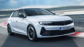 Opel legt den Astra als sportliches PHEV auf. (Bild: Opel)