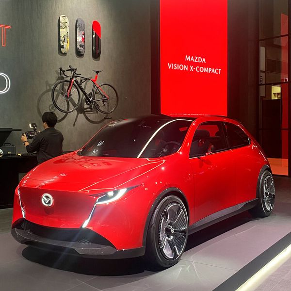 Beim Blick auf die nur 3,82 Meter kurzen Vision X-Compact mit ihrem knuffig-coolen Design wünscht man sich augenblicklich, dass sie möglichst schnell in Serie geht. (Bild: Michael Specht/SP-X)