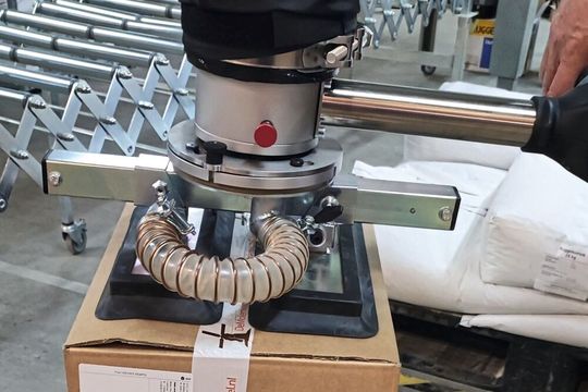 Eines der Messehighlights am Stand von Fipa: der Schlauchheber „FIPALIFTmax‶.(Bild:  Fipa)