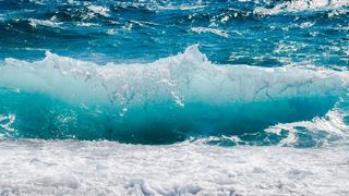 A team of researchers split natural seawater into oxygen and hydrogen with nearly 100 percent efficiency. (Source: free licensed)