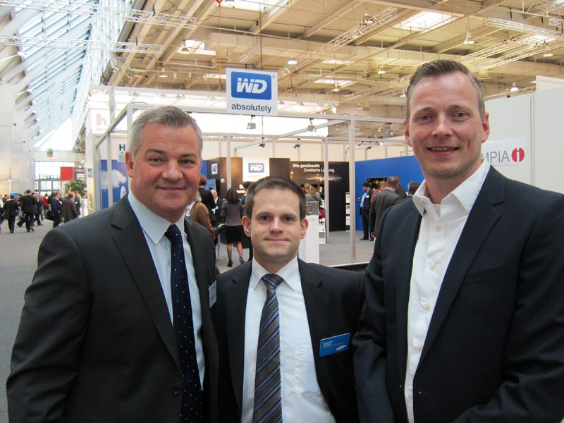 (v. l.) Marcus Hammann, ABC Data, mit Martin Gross, Samsung, und Patrick Köhler, Cyrus Technology (Bild: IT-BUSINESS)