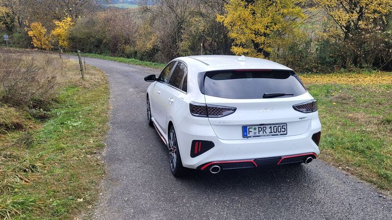 Mit 204 PS ist der Kompakte so ordentlich flott unterwegs. (Wehner/ Vogel Communications Group)