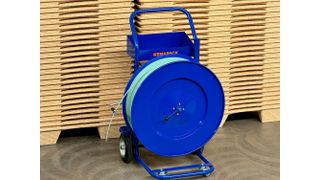 Der neue Abrollwagen 3580 von Kemapack kommt dank neuer Vierradtechnik besonders standfest und ergonomisch daher. (Bild: Kemapack)