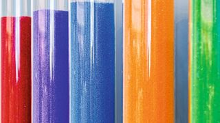 Additive, Spritzgießmaschinen, Anlagen für Composite-Bauteile und Recycling: Die Fachmesse „K“ in Düsseldorf bildet die Welt der Kunststoffe ab. (Constanze Tillmann/Messe Düsseldorf)