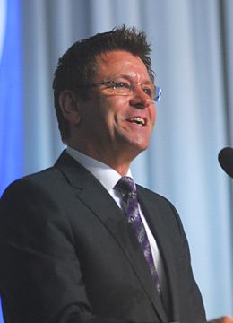 Mutmacher: Wer etwas kann und bereit ist, entsprechende Leistung zu erbringen, dem stehen viele Wege offen. „Ich sage allen, die in der Branche etwas leisten, eine gute Zukunft voraus“, prophezeite Bundesinnungsmeister Wilhelm Hülsdonk bei der Freisprechung der Innung Niederrhein. (Archiv: Vogel Business Media)