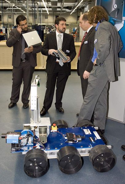 Die Universität Pisa stellte Ihre Studie DAVID vor, die bei der Lunar Robotics Callenge 2008 der ESA den 2. Platz belegte. Das Fahrzeug wurde mit Antriebsmodulen von Schunk ausgerüstet (Radantrieb und Aktoren), die für den Wettbewerb gesponsert wurden. (Archiv: Vogel Business Media)