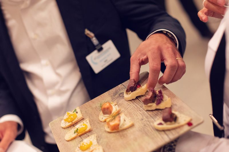 Für das leibliche Wohl zum Empfang …  (Offenblen.de)