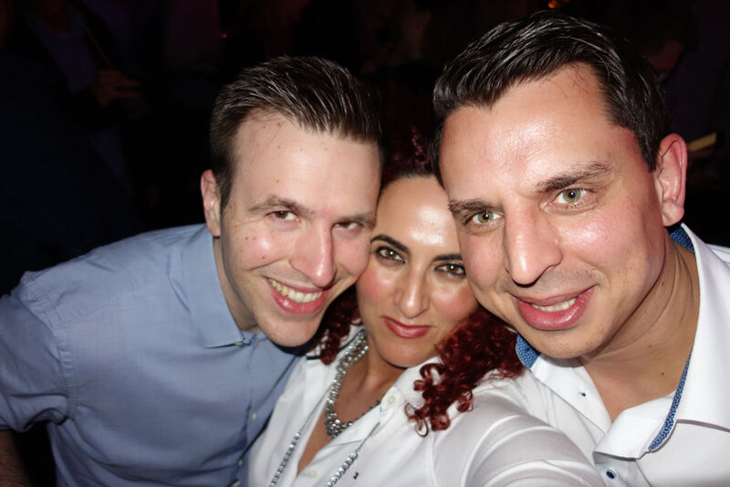 We love Selfies! Besa, IT-BUSINESS, mit (l.) Philipp Waloßek und Kai Volmer, LG (Bild: IT-BUSINESS)