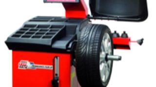 Die Probalance 7520-2P von Rema Tip-Top erfasst automatisch die Daten für den Abstand und den Raddurchmesser. (Archiv: Vogel Business Media)