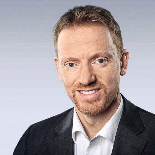 Dr. Mark Krieg leitet die Entwicklungsabteilung der Business Unit Industrial Hydraulics bei der Bosch Rexroth AG. Dr. Mark Krieg leitet die Entwicklungsabteilung der Business Unit Industrial Hydraulics bei der Bosch Rexroth AG.