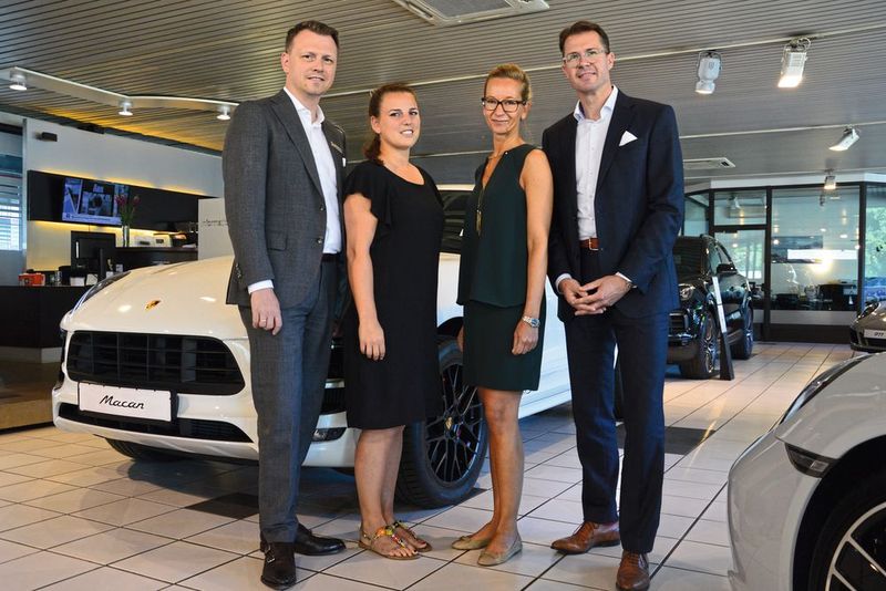Das Team der Porsche-Niederlassung Hamburg präsentierte der Jury des Internet Sales Awards seine Online-Strategie. (Bild: Achter/»kfz-betrieb«)